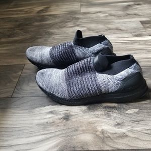 Adidas Men's UltraBOOST Laceless size 10